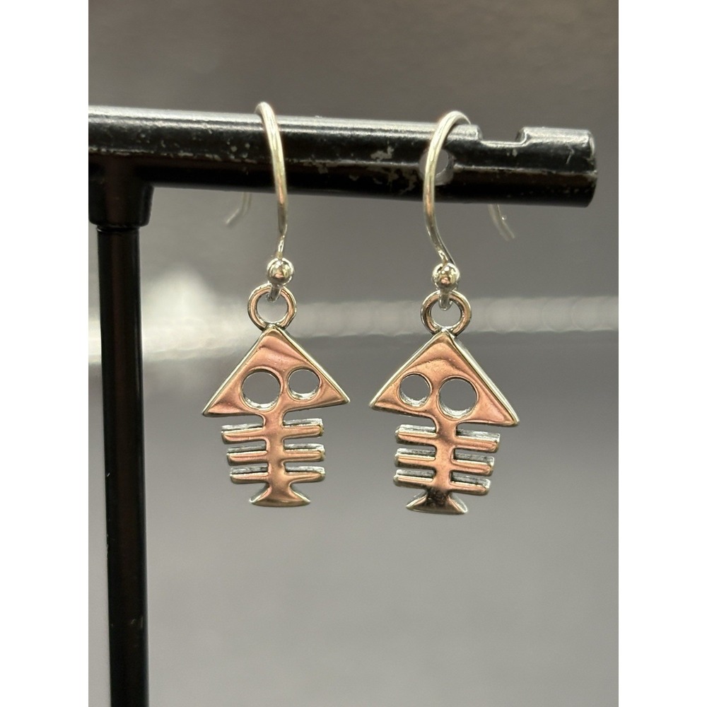 New Condition Sterling Silver Fish Bone Dangle Earrings 925 H25